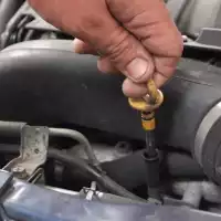 Controllo olio motore
